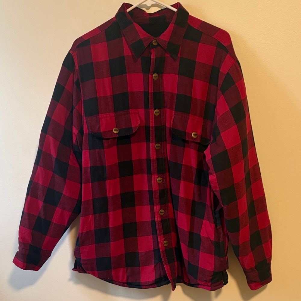 SafTbak men’s lined plaid jacket. It’s vintage, well made w/brass snap buttons.